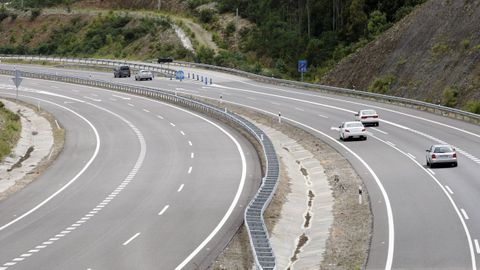 Vista general de un tramo de la A-8 a su paso por Barreiros