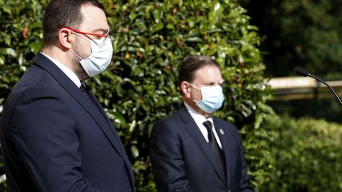 El presidente del Principado, Adrin Barbn, y el alcalde de Oviedo, Alfredo Canteli, ambos con mascarilla