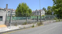 En la imagen, uno de los dos solares pendientes de construir en la urbanizacin de Conde Bugallal