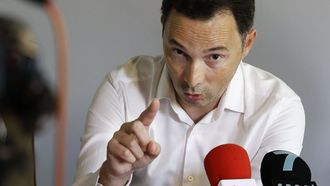 Abal achaca su expulsi&oacute;n a su negativa a subir los impuestos a los vecinos de Cambados