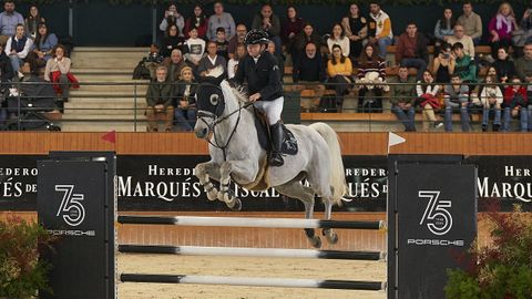Noah Phillips, durante un salto.