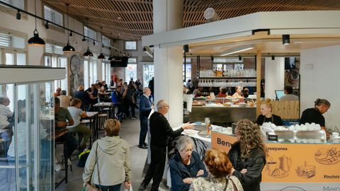 Zona de cafeter�a del mercado Ponte Canedo