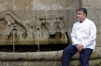 Manolo ya estuvo en la Praza de Abastos a la semana de nacer y en ella jugaba de ni�o. 