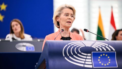 Ursula von der Leyen, durante el debate sobre su moci�n de censura en el Parlamento Europeo