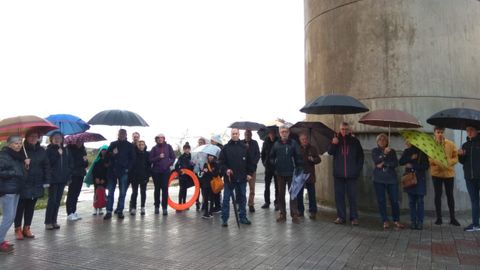 Vecinos del barrio, en una concentraci�n reciente por el deteriorado estado del pabell�n de Perchera