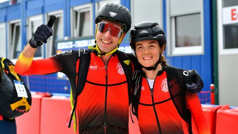 A la izquierda, Oriol Cardona, se llev� el oro en sprint de esqu� de monta�a. Ana Alonso, a la derecha, logr� la�medalla de bronce en�la mimsa disciplina