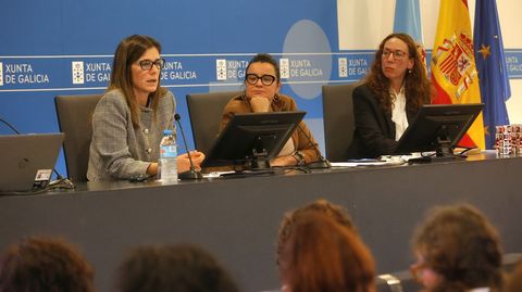 Las ponentes del �mbito judicial y policial que participaron en las jronadas de Femupo en Pontevedra.