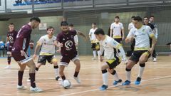 Dani Blanco conduce el bal�n en el partido ante el Lugo Sala