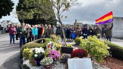 Familiares de las vctimas, en una manifestacin en el cementerio de San Froiln