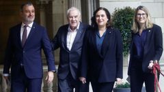 El primer teniente de alcalde de Barcelona, Jaume Collboni, del PSC; el l�der municipal de ERC, Ernest Maragall; la alcaldesa Ada Colau, de BCom�;  y Elsa Artadi, de JxCat,  poco antes de presentar el acuerdo pol�tico del presupuesto para el 2020.