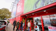 Roban a punta de pistola 16.000 euros en la tienda Kiwoko de Vigo