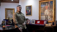 El ya exfiscal general de Venezuela Tarek Saab, posando en su despacho este mes de febrero