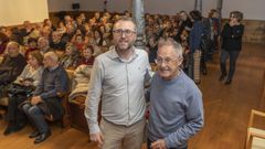 �ngel Carracedo -derecha- particip� en Os Luns do Ateneo