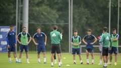 Ziganda dando indicaciones a sus futbolistas