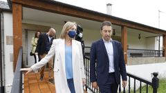 La conselleira de Pol�tica Social y el alcalde de Cervo, en el Ecomuseo, que ser� el futuro Punto de Encontro Familiar de A Mari�a