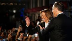 Kamala Harris y su marido, tras el debate presidencial.