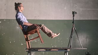 Adri� Monta�a, durante un instante de la obra