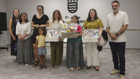 El Concello de Pontevedra acogi� el acto de entrega de �pasaportes� de la Festa dos Libros