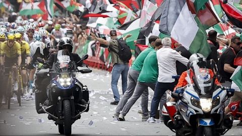 Protestas en Bilbao contra la participacin del equipo israel de Sylvan Adams en la Vuelta Ciclista a Espaa