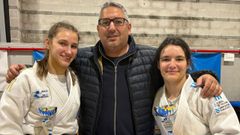 Aroa Blanco, David P�rez (Entrenador del Judo Berganti�os) y Luc�a Pazos en Ferrol