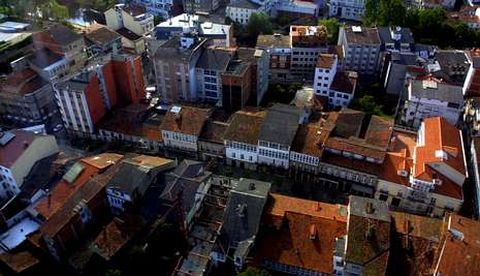 Vista a�rea del centro de Monforte, con parte del tramo peatonal de la calle Cardenal.