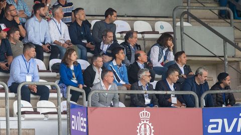 Jess Martnez y Martn Pelez, en la fila de abajo del palco del Surez Puerta junto a Manolo Paredes