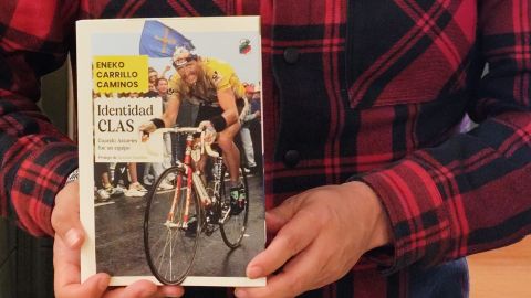 Identidad CLAS, Hoja de Lata Editorial el libro del periodista Eneko Carrillo sobre el equipo de ciclismo asturiano