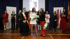 Valentina Est�vez Cuenca (en el centro) ser� la nueva Meiga Mayor de las hogueras de San Juan del 2024