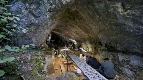 Aunque Cova Eirós es uno de los mayores tesoros de Triacastela, pero el municipio cuenta con cuevas repartidas por todo el territorio, aunque sin ser exploradas