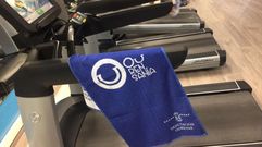 Toalla con el logotipo de la �Ourensan�a�.