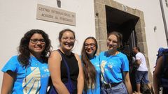 Un trabajo internacional: Luisa Trivi�o y Anna Albert, de la Comunidad Valencia, y Michalina Murzyn e Izabela Sieraka, de Polonia, son voluntarias en la Oficina de Acogida al Peregrino
