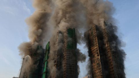 Incendio en un bloque de edificios de Hong Kong