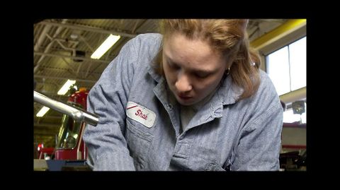 Quiz� ella quiera ser mec�nica de coches, ingeniera aeroespacial o bombera. �Por qu� no?