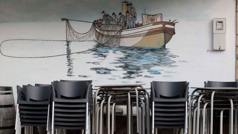 Terraza de un local de hosteler�a cerrado 