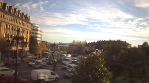 Tr�fico lento en la calle General Elorza de Oviedo