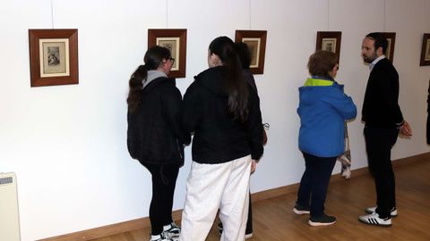 En la casa de cultura de Lousame se inaugur� la exposici�n �As mulleres na biblia�