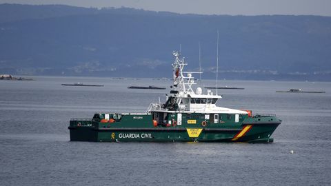 La patrullera Ro Luna de la Guardia Civil durante una vigilancia este ao en Ribeira.