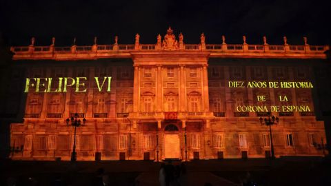 Proyeccin de imgenes artsticas sobre la fachada del Palacio Real de Madrid por los actos de conmemoracin de la proclamacin de Felipe VI