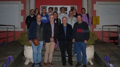 <span lang= gl >O alcalde e o resto da corporaci�n, ao remate do pleno, e por diante, Santiago Rodr�guez, Xos� Mar�a Torre, Jos� Manuel Bouzamayor e Bernardo Penabade, que acudiron en apoio no nomeamento de Montero Santalha</span>