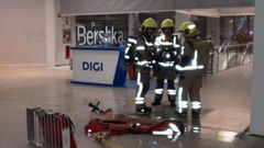 Los bomberos de Nar�n, dentro del edificio
