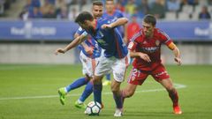 Toche Zapater Aaron Real Oviedo Zaragoza Carlos�Tartiere.Toche controla un balon ante Zapater