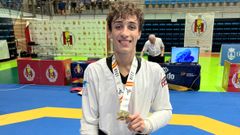 Adrin Salanova, con su medalla de oro.