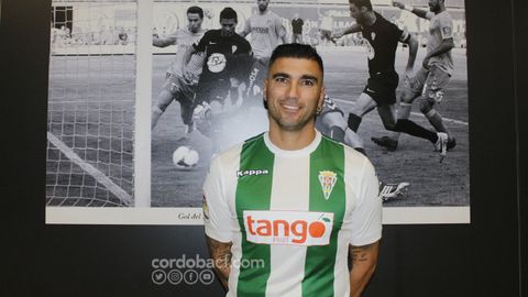 Jos� Antonio Reyes con la camiseta del C�rdoba