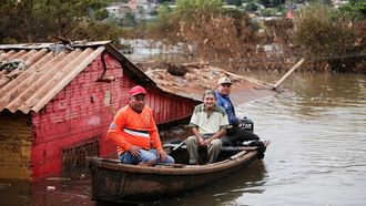 Un grupo de personas en un barco en Paraguay.
