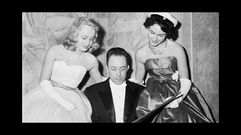 Albert Camus en el Ayuntamiento de Estocolmo cuando gan� el premio Nobel 
