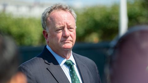 El vicepresidente de Monsanto Scott Partridge habla ante la prensa tras conocer el fallo judicial 