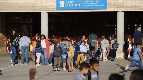 El patio, otra vez lleno, en el CEIP Albino Núñez de Ourense