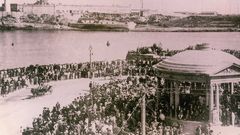 Imaxe da chegada dun barco de emigrantes ao porto da Habana.