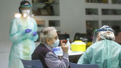 Nieves Cabo, primera vacunada de Galicia, cuando recibi� la segunda dosis en la residencia Porta do Cami�o