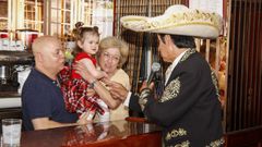 Cafeter�a Krone Ronda de Outeiro 212 Unos mariachis tocan en la despedida de los due�os de local